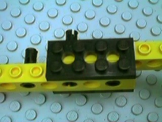 With two 2x4 Technic plates in place